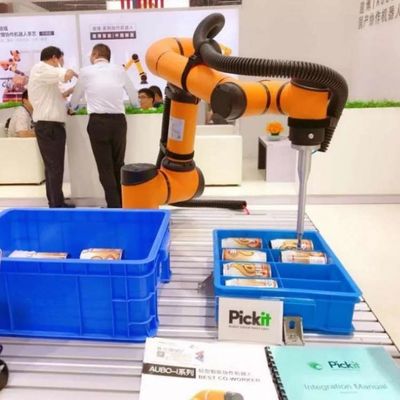 Welding Robot AUBO i10 With Other ARC Welders Used For ARC Welding As Other Welding Equipment