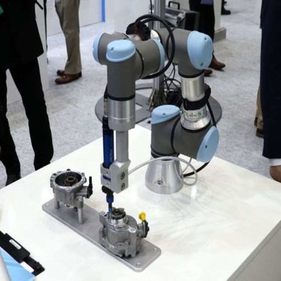 UR Robot UR3e With 3kg Payload 500mm Reach For Cosmetics Industry 6 Axis Robot Arm As Cobot