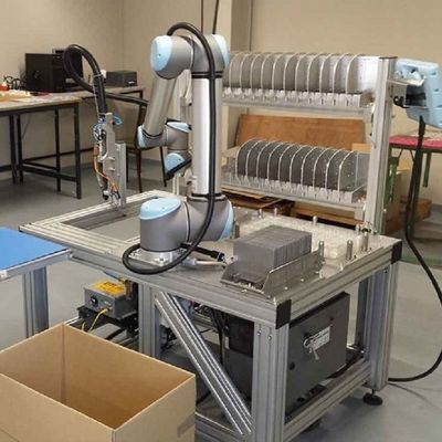 Mini Robot UR 3e Of Collaborative Robot With 3KG Payload As Cobot For Material Handling Equipment Parts