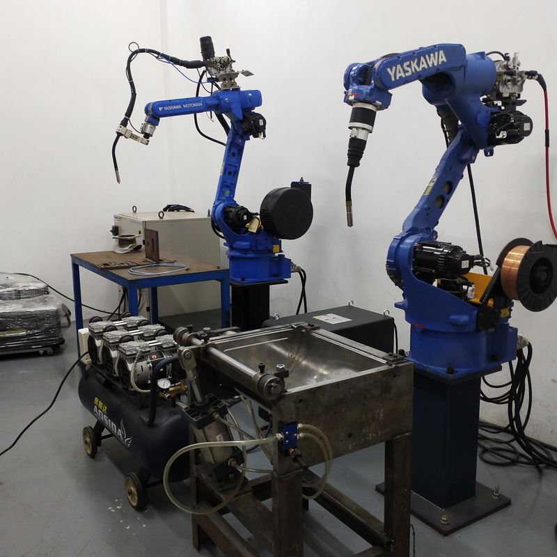 Industrial 6kg Welding Robots In Automotive Industry 6 Axis Automatic Welding Manipulator