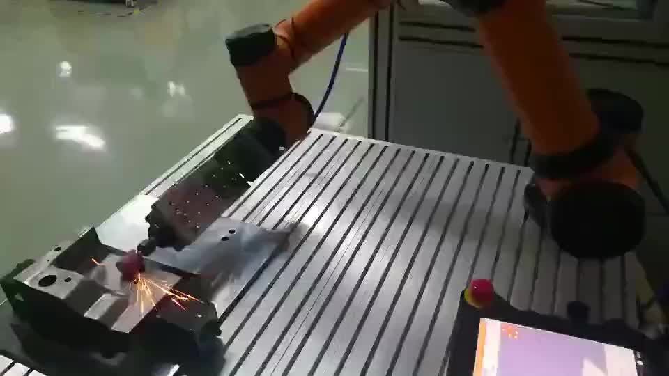 Weld robot arm AUBO i5 6 axis robot operating with hand drive operation robotic arm